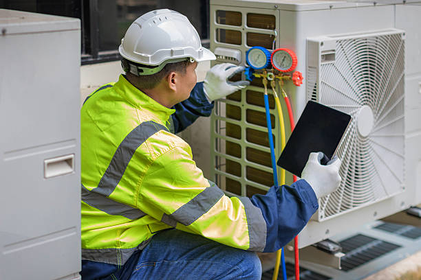 Professional Hvac technician working in Oconomowoc, WI